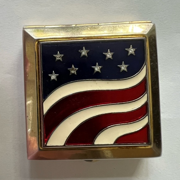 Vintage Estée Lauder ‘America The Beautiful’ Compact - Picture 12 of 13